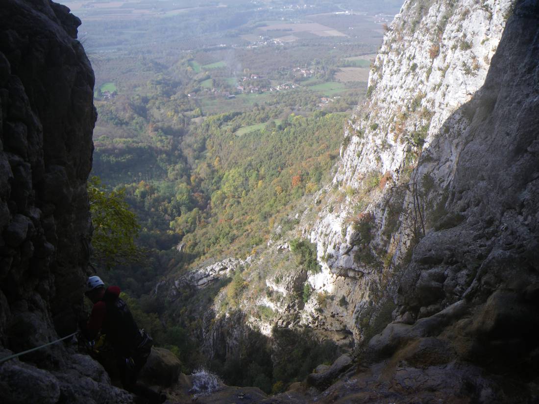 Vue falaise Canyoning dans le Vercors