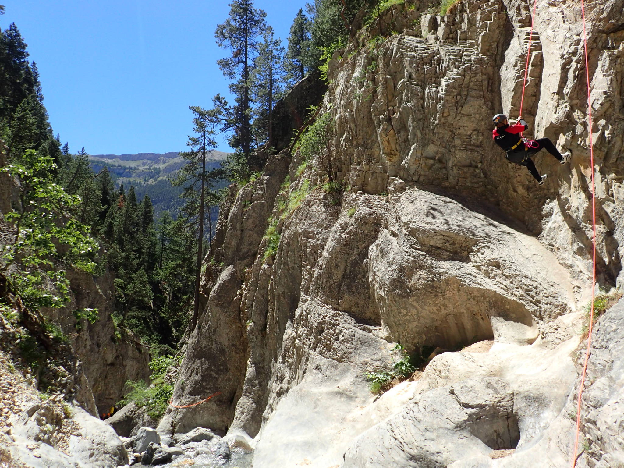 Rappel d'entrée du canyon des Acles