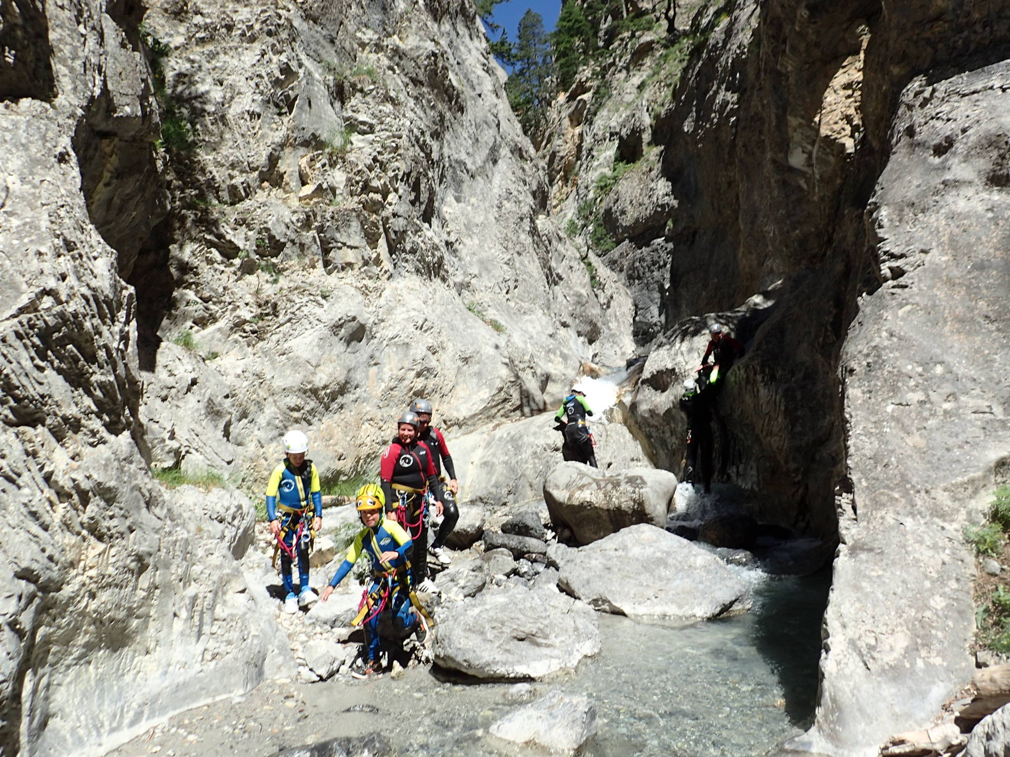 Marche dans le canyon des Acles