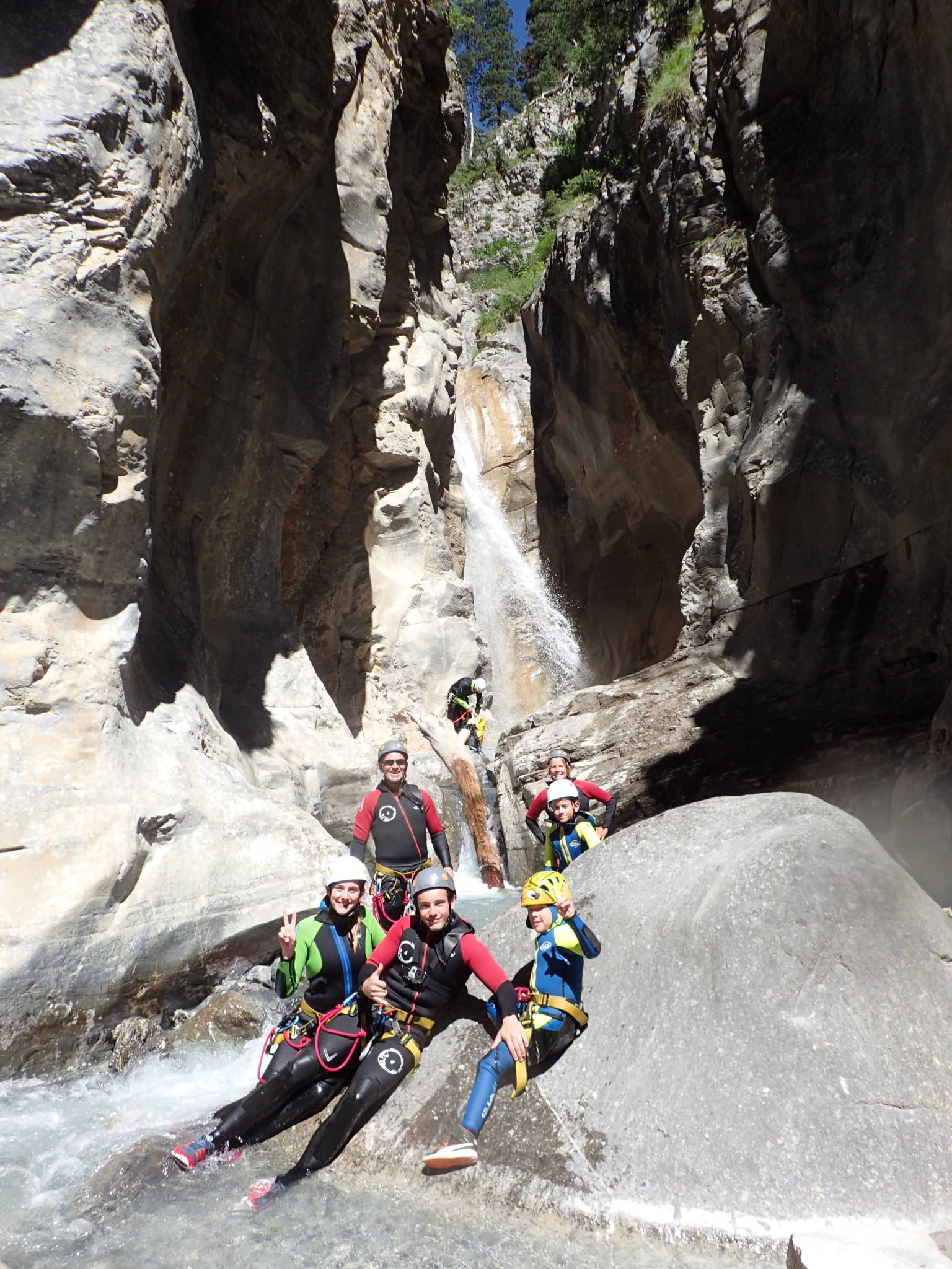 Photo de groupe dans le canyon des Acles à Serre Chevalier