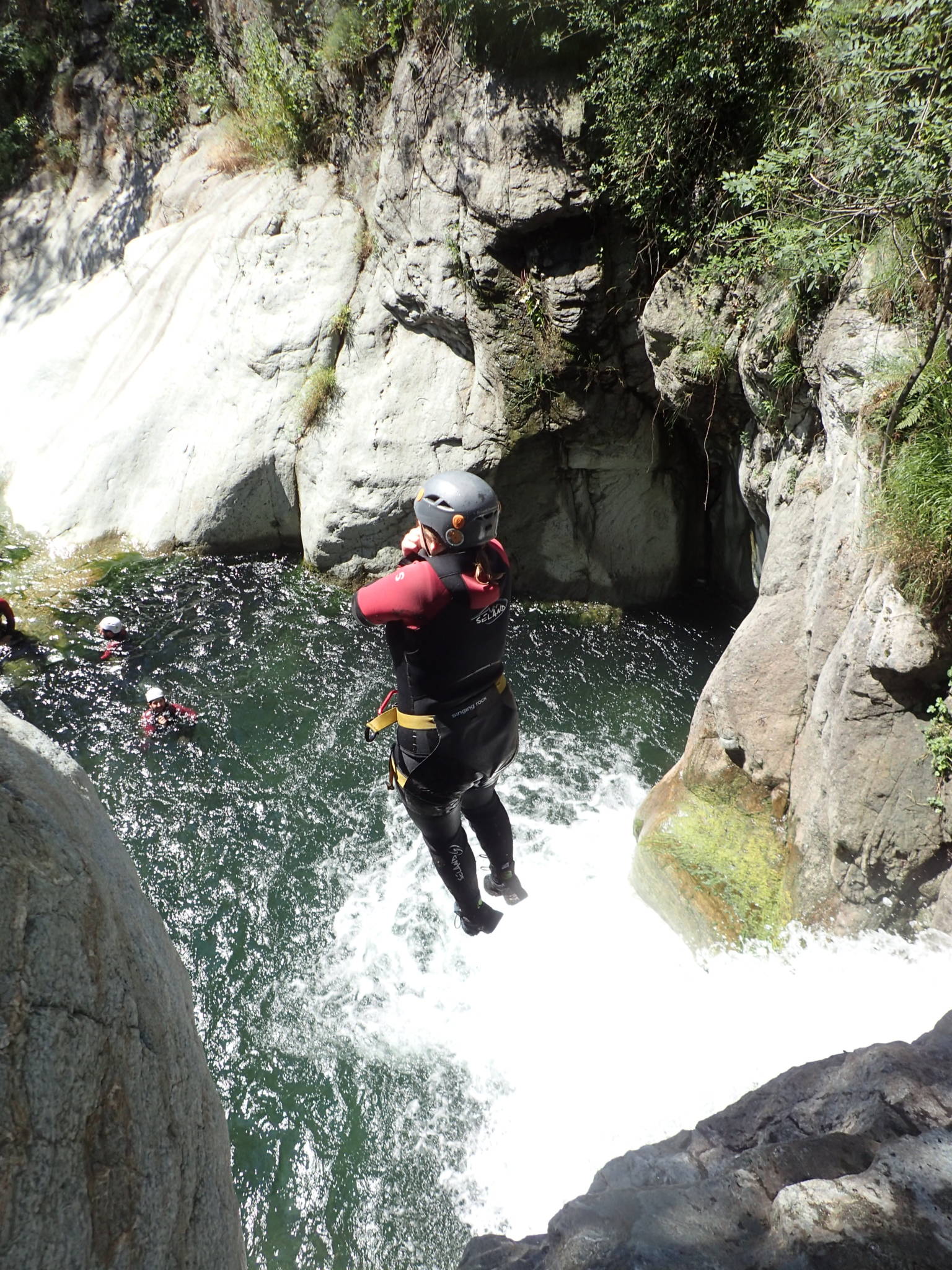 Saut dans le canyon de Caprie en Italie près de Briançon