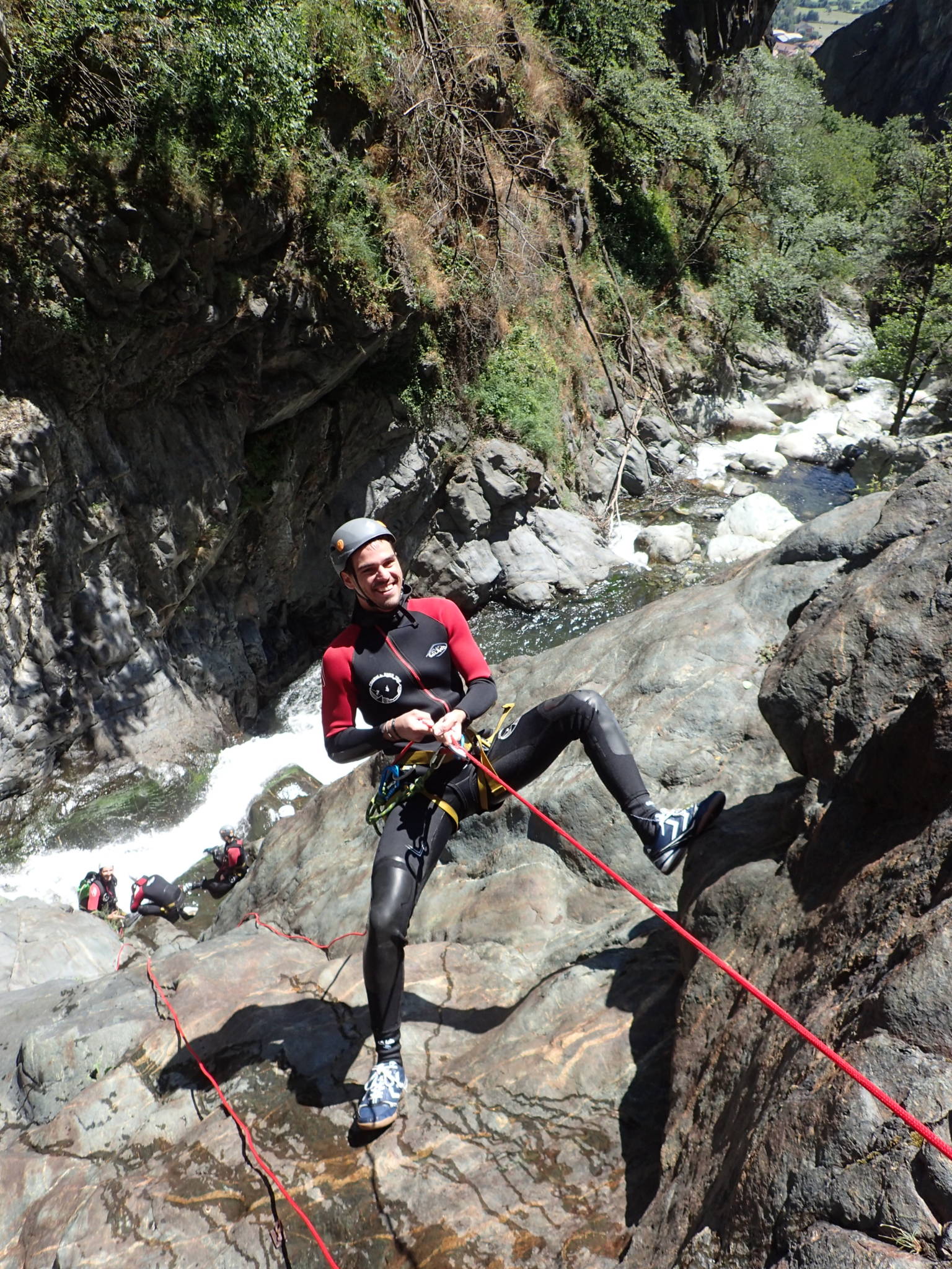 Rappel dans le canyon de Caprie en Italie près de Briançon